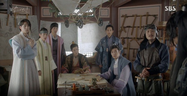 Moon Lovers: Lần đầu gặp gỡ, hoàng tử Lee Jun Ki làm anh hùng cứu mỹ nhân IU - Ảnh 16.