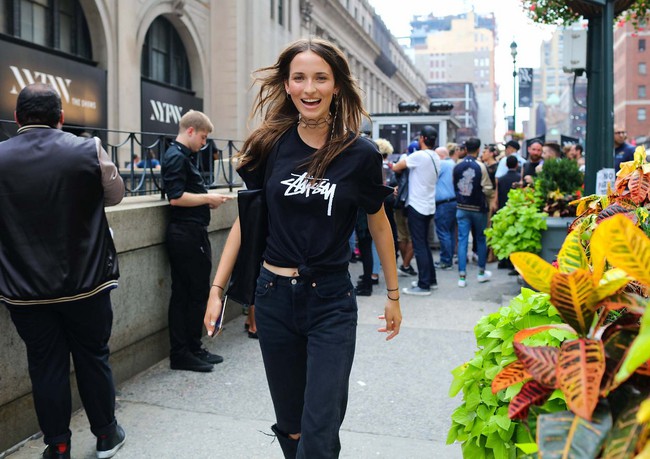 Phong c&aacute;ch ph&oacute;ng kho&aacute;ng, thực tế ăn s&acirc;u v&agrave;o m&aacute;u giới mộ điệu thời trang tại NYFW - Ảnh 12.