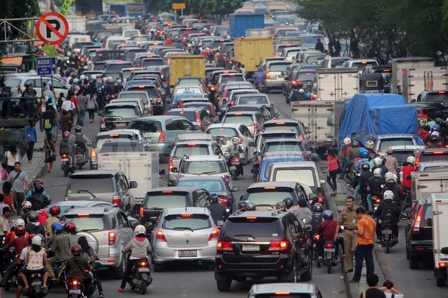 Đây chính là cảnh tượng kinh hoàng khiến 18 người chết vì kẹt xe ở Indonesia - Ảnh 17.