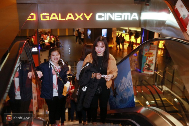 Giới trẻ Hà Nội nô nức rủ nhau xem phim miễn phí & xem phim thả ga ở Weekend Fair - Ảnh 16.
