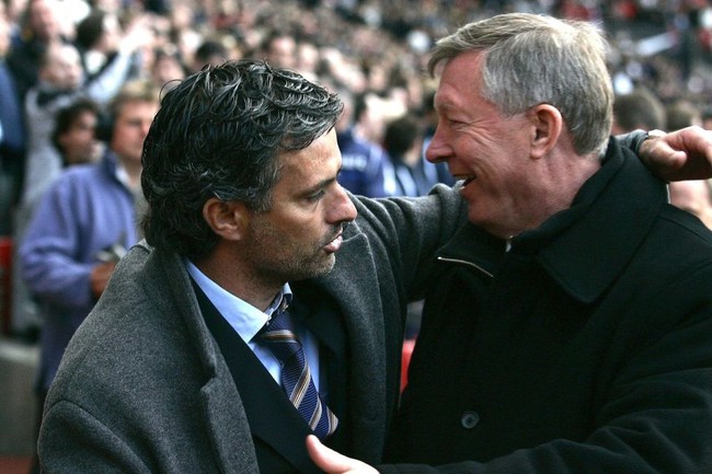 Sir Alex nói gì trong cuộc gặp bí mật với Jose Mourinho? - Ảnh 1.