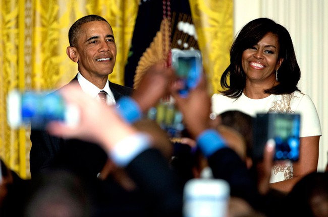 Tiểu thuyết ng&ocirc;n t&igrave;nh của vợ chồng Tổng thống Obama qua 28 bức ảnh tuyệt đẹp - Ảnh 52.