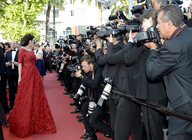 Lý Nhã Kỳ lộng lẫy đi thảm đỏ với siêu mẫu quốc tế, hội ngộ Dương Tử Quỳnh trong sự kiện tại Cannes - Ảnh 11.