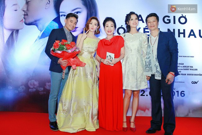 Fan Hà Nội vây quanh đôi tình nhân Minh Hằng - Quý Bình tại họp báo - Ảnh 9.