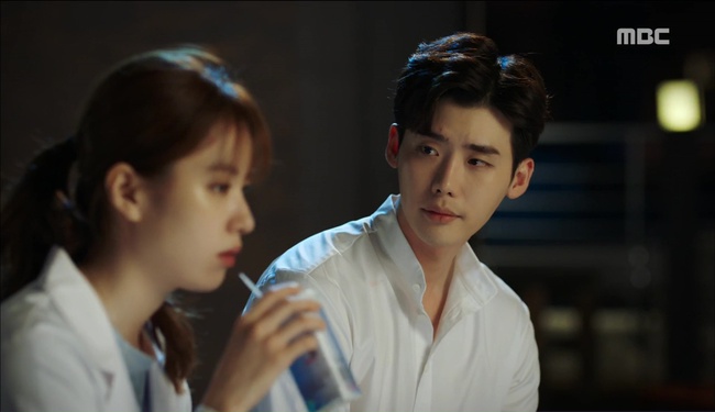 “W”: Từ cuộc đời vạn người mê, Lee Jong Suk và Han Hyo Joo giờ đây không khác gì ăn mày - Ảnh 37.