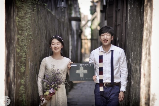 Những bộ ảnh cưới đẹp xuất sắc khi các cặp đôi nước ngoài sang Việt Nam chụp - Ảnh 17.