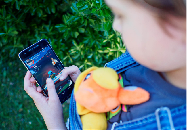 Đến quỳ với dịch vụ xe &ocirc;m phục vụ chơi Pokemon GO - Ảnh 1.