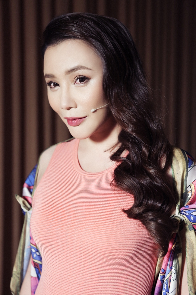 G&agrave; chiến của Hồ Quỳnh Hương được b&agrave; ngoại đến ủng hộ tại X-Factor - Ảnh 9.