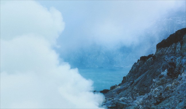 Ở ngay gần Việt Nam thôi, bạn có thể trải nghiệm cảm giác săn mây trên đỉnh núi lửa! - Ảnh 3.