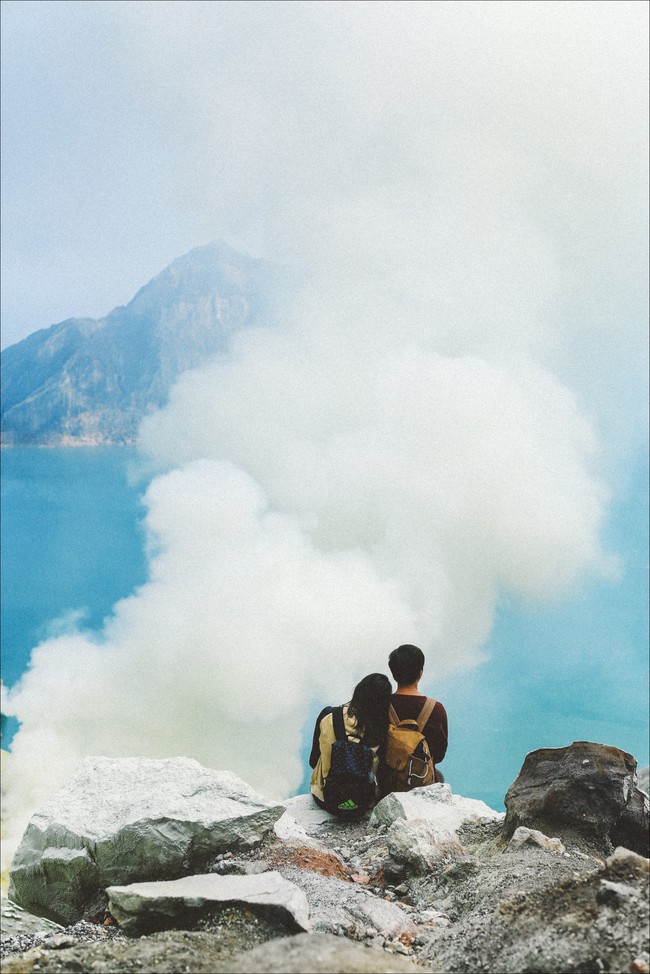 Ở ngay gần Việt Nam thôi, bạn có thể trải nghiệm cảm giác săn mây trên đỉnh núi lửa! - Ảnh 14.