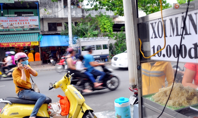 Xôi nhà xác -  Nghe thì sởn da gà nhưng lúc nào cũng nườm nượp khách - Ảnh 3.