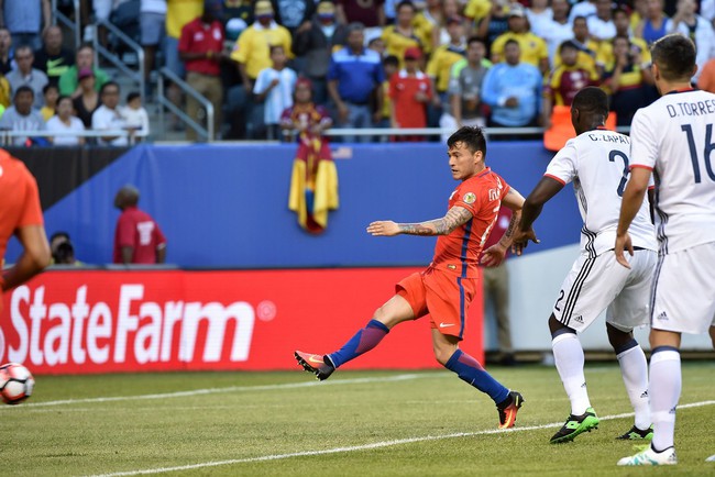 James Rodriguez bất lực nhìn Chile vào chung kết Copa America 2016 - Ảnh 3.