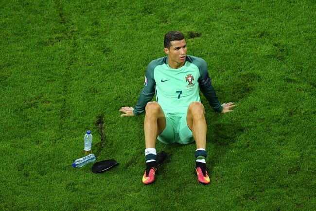 Ronaldo lại bị ném đá vì màn trình diễn tàng hình trước Croatia - Ảnh 4.