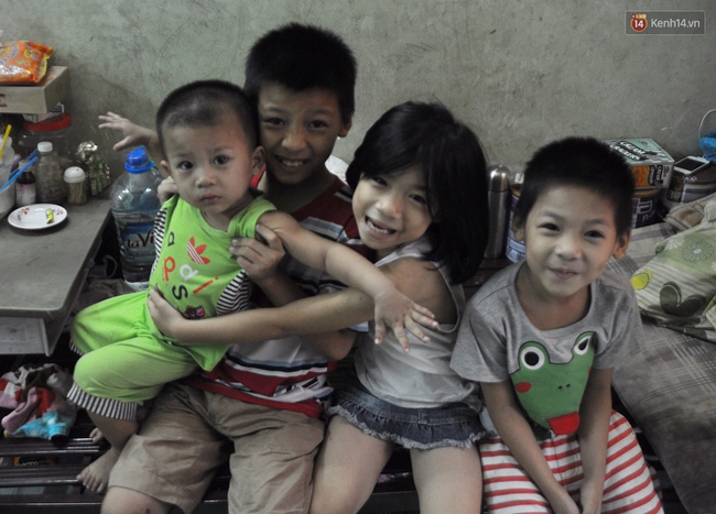 Mẹ bỏ đi, bà nội và bố lo nuôi 11 anh em chen chúc trong căn nhà chật hẹp ở Sài Gòn - Ảnh 3.
