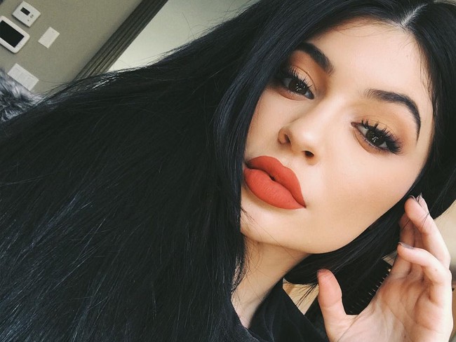 Kylie Jenner hối hận vì từng bơm môi quá đà - Ảnh 3.