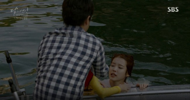 Moon Lovers: Lần đầu gặp gỡ, ho&agrave;ng tử Lee Jun Ki l&agrave;m anh h&ugrave;ng cứu mỹ nh&acirc;n IU - Ảnh 3.
