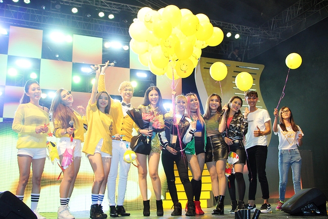 Đông Nhi sung hết cỡ cùng hàng nghìn fan trong đêm mở màn tour liveshow xuyên Việt - Ảnh 20.