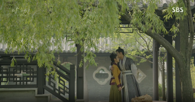 Moon Lovers: Hoàng tử Baekhyun sống chết đòi tự tử để không phải thành thân - Ảnh 34.