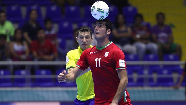 Huyền thoại Falcao lập hat-trick, futsal Brazil vẫn thua sốc Iran ở vòng knock-out World Cup - Ảnh 4.