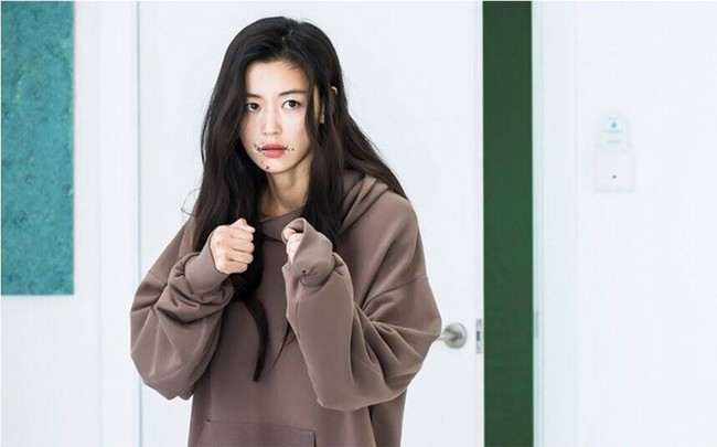 Huyền Thoại Biển Xanh: Jeon Ji Hyun bị Lee Min Ho trói lại vì... nghịch như giặc - Ảnh 3.