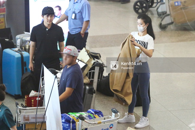 Trở về sau EMA 2016, Đông Nhi - Ông Cao Thắng tình tứ xuất hiện ở sân bay Tân Sơn Nhất - Ảnh 3.