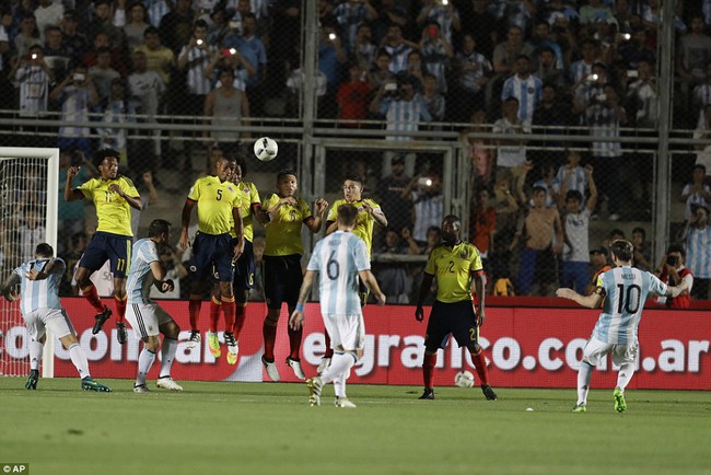 Messi lập siêu phẩm sút phạt, Argentina dứt mạch toàn hòa và thua - Ảnh 5.
