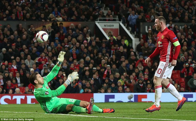 Rooney lập kỷ lục, Man Utd thắng 4 sao ở Cúp C2 - Ảnh 5.