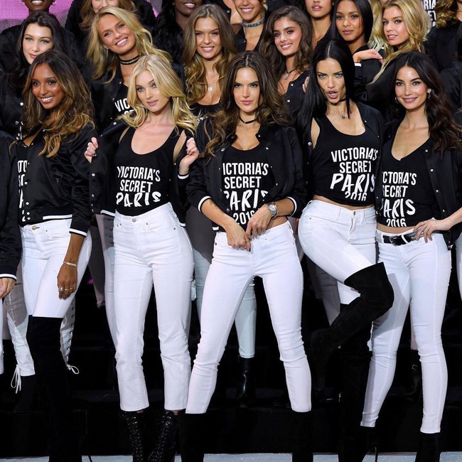 Dàn mẫu Victorias Secret đổ bộ sân khấu để tổng duyệt show, bật mí concept makeup và làm tóc - Ảnh 8.