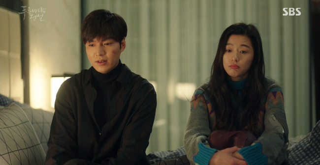 Huyền Thoại Biển Xanh: &ldquo;T&ecirc;n lừa đảo&rdquo; Lee Min Ho v&agrave; người c&aacute; Jeon Ji Hyun ch&iacute;nh thức &ldquo;kh&oacute;a m&ocirc;i&rdquo; ngọt lịm! - Ảnh 3.