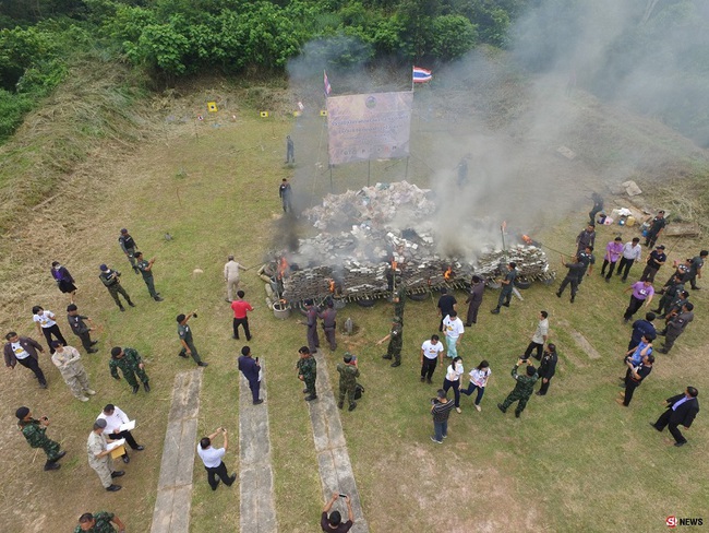 Thái Lan: Điều động học sinh đi đốt 8 tấn cần sa - Ảnh 3.