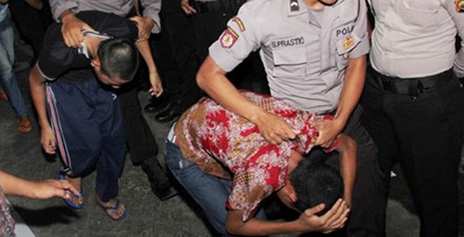 Indonesia ra luật hoạn dâm tặc - Ảnh 1.