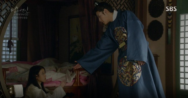 Moon Lovers: Lần đầu gặp gỡ, hoàng tử Lee Jun Ki làm anh hùng cứu mỹ nhân IU - Ảnh 19.