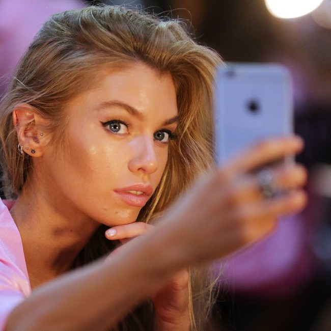 Victorias Secret Fashion Show 2016: D&agrave;n mẫu n&oacute;ng bỏng tất bật makeup, l&agrave;m t&oacute;c trước giờ G - Ảnh 27.