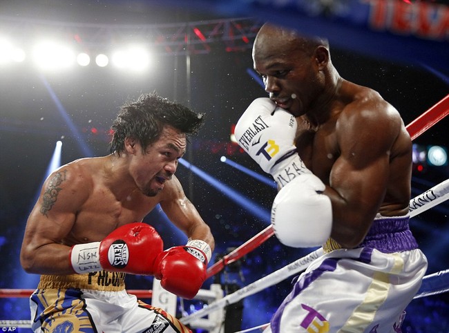 Pacquiao 2 lần đấm gục Timothy Bradley trong trận đấu chia tay võ đài - Ảnh 6.