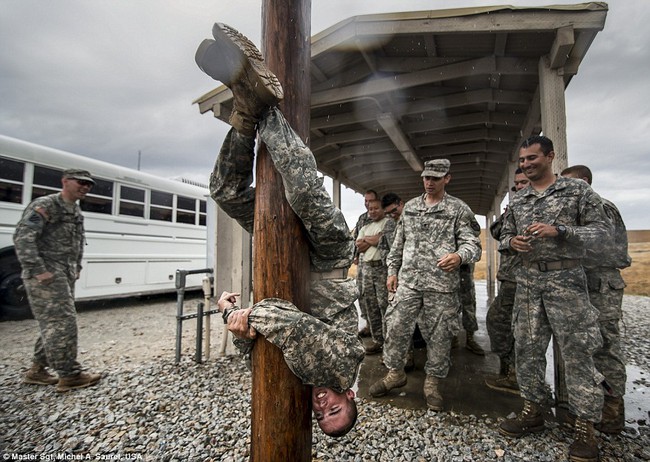 Những bức hình ấn tượng của giải thưởng nhiếp ảnh quân đội Mỹ 2015 - Ảnh 12.