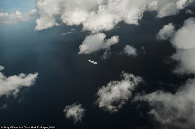 Những bức h&igrave;nh ấn tượng của giải thưởng nhiếp ảnh qu&acirc;n đội Mỹ 2015 - Ảnh 22.