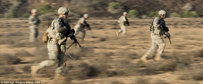 Những bức h&igrave;nh ấn tượng của giải thưởng nhiếp ảnh qu&acirc;n đội Mỹ 2015 - Ảnh 20.