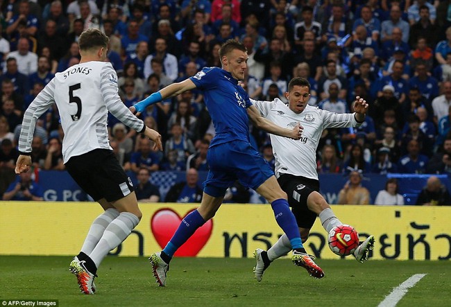 Khoảnh khắc đăng quang lịch sử của nh&agrave; ngh&egrave;o Leicester City - Ảnh 8.