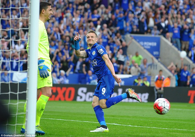 Khoảnh khắc đăng quang lịch sử của nh&agrave; ngh&egrave;o Leicester City - Ảnh 12.