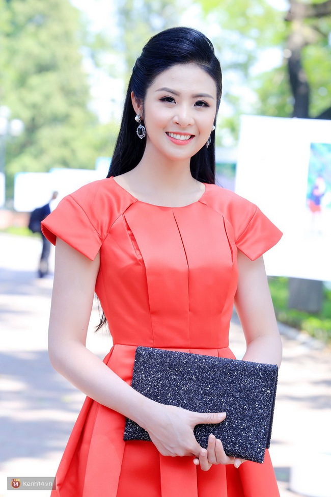 Á hậu Thanh Tú đọ sắc cùng người đẹp biển Đào Thị Hà sau cuộc thi HHVN 2016 - Ảnh 5. Á hậu Thanh Tú đọ sắc cùng người đẹp biển Đào Thị Hà sau cuộc thi HHVN 2016 - Ảnh 5.