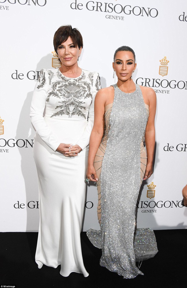 Kim mặt cứng đơ như tượng, Paris Hilton tạo dáng kỳ lạ tại đêm tiệc Cannes - Ảnh 5.