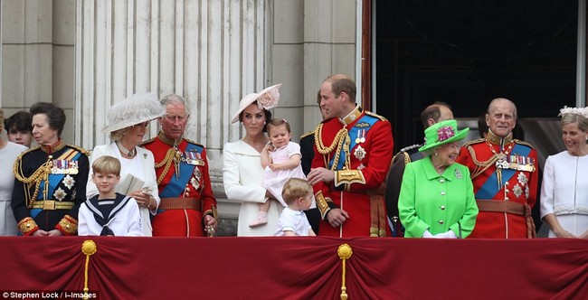 Chùm ảnh: Đại gia đình Hoàng gia tề tựu mừng sinh nhật lần thứ 90 của Nữ hoàng Anh - Ảnh 5.