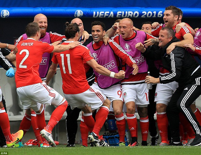 Gareth Bale ghi b&agrave;n thắng lịch sử cho đội tuyển Xứ Wales - Ảnh 9.