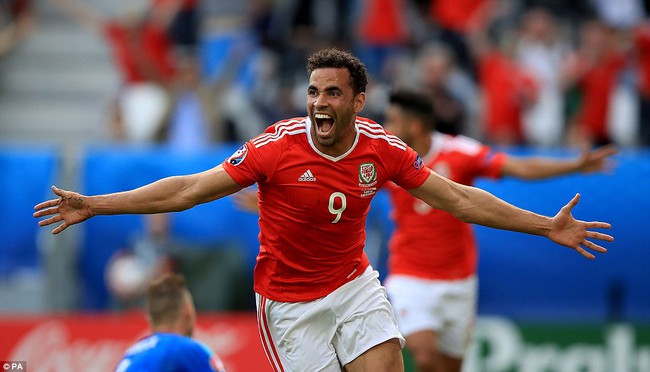 Gareth Bale ghi b&agrave;n thắng lịch sử cho đội tuyển Xứ Wales - Ảnh 6.