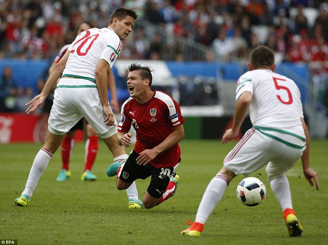 Hungary g&acirc;y ngạc nhi&ecirc;n với chiến thắng c&aacute;ch biệt trước &Aacute;o - Ảnh 4.