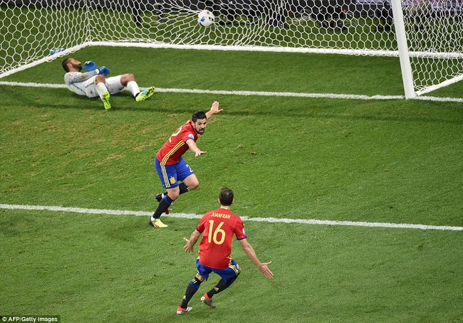 T&acirc;y Ban Nha hủy diệt Thổ Nhĩ Kỳ, gi&agrave;nh v&eacute; v&agrave;o v&ograve;ng knock-out - Ảnh 8.