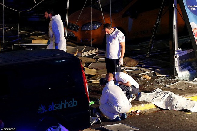Khoảnh khắc bom nổ kinh hoàng trong vụ đánh bom tự sát tại sân bay Thổ Nhĩ Kỳ - Ảnh 33.