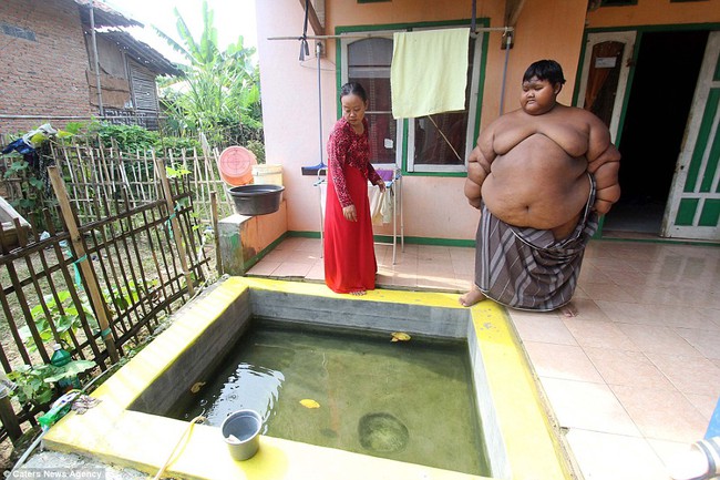 Cuộc sống nặng nề của cậu b&eacute; mới 10 tuổi m&agrave; đ&atilde; nặng 190kg - Ảnh 8.