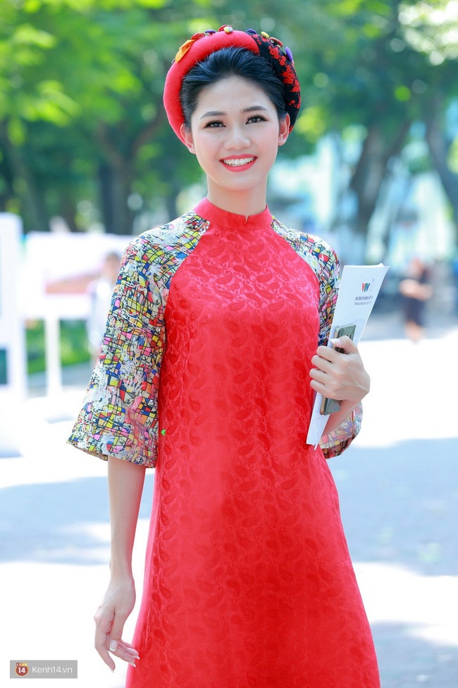 Á hậu Thanh Tú đọ sắc cùng người đẹp biển Đào Thị Hà sau cuộc thi HHVN 2016 - Ảnh 1. Á hậu Thanh Tú đọ sắc cùng người đẹp biển Đào Thị Hà sau cuộc thi HHVN 2016 - Ảnh 1.