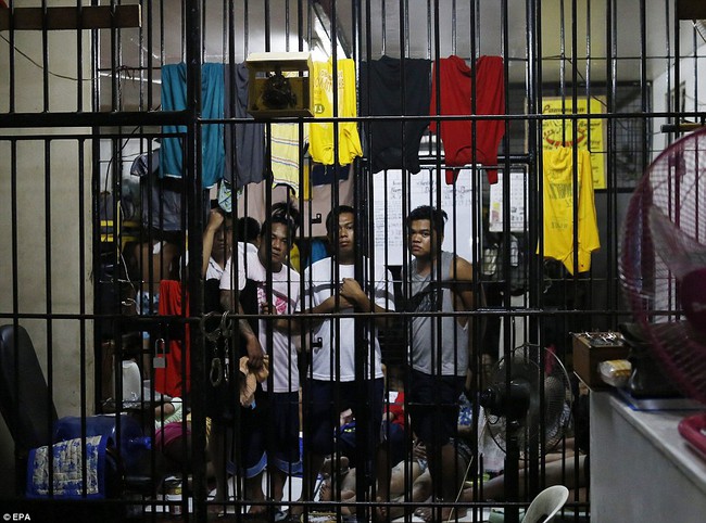 300 tội phạm ma túy bị bắn chết, 60.000 người nghiện ra đầu thú ở Philippines - Ảnh 16.